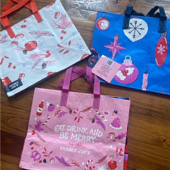 NWT Trader Joes 3 Reusable Holiday Christmas Gift Tote Bags - Picture 6 of 14